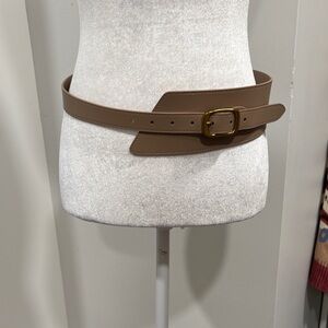 Elegant Tan Leather Belt